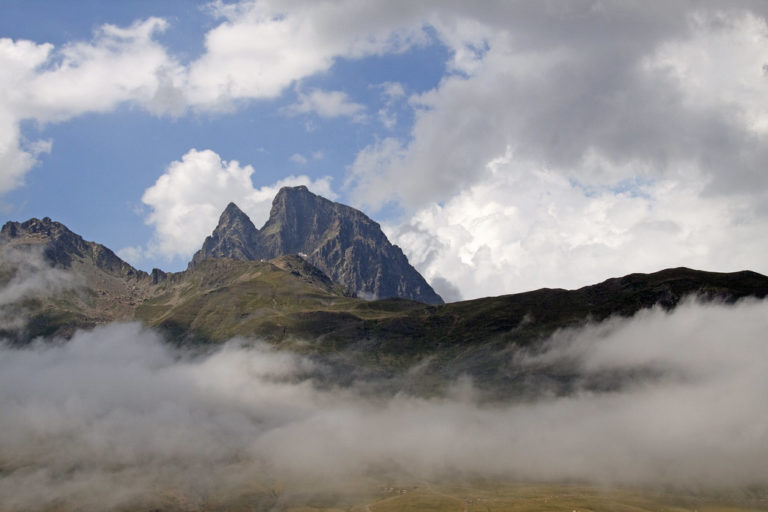 Cuál Es La Montaña Más Grande De España